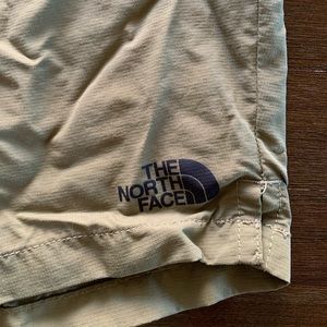 Men’s Large North Face Forrest Green Shorts
